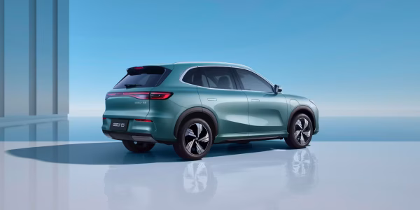 1766025537-exterior-sleek-sihouette